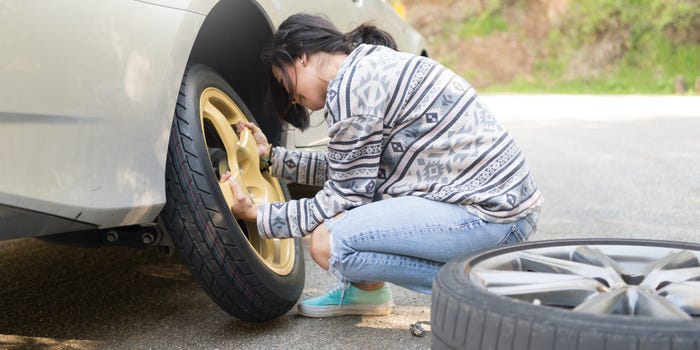 Flat Tire Change 
Roadside 